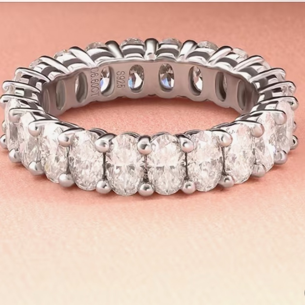 Elegant 4.4 to 4.72 kt. Moissanite Silver Women's Ring